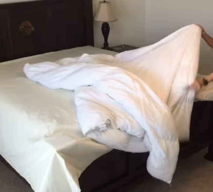 Easy Trick to Put Duvet Cover on Easily