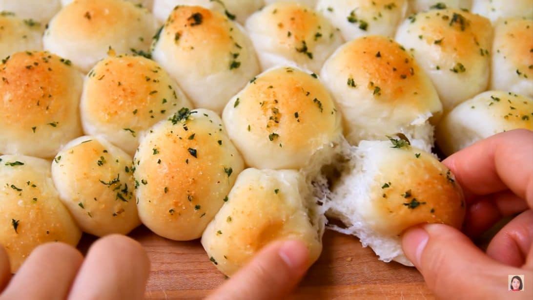No-Knead Garlic Butter Bubble Bread