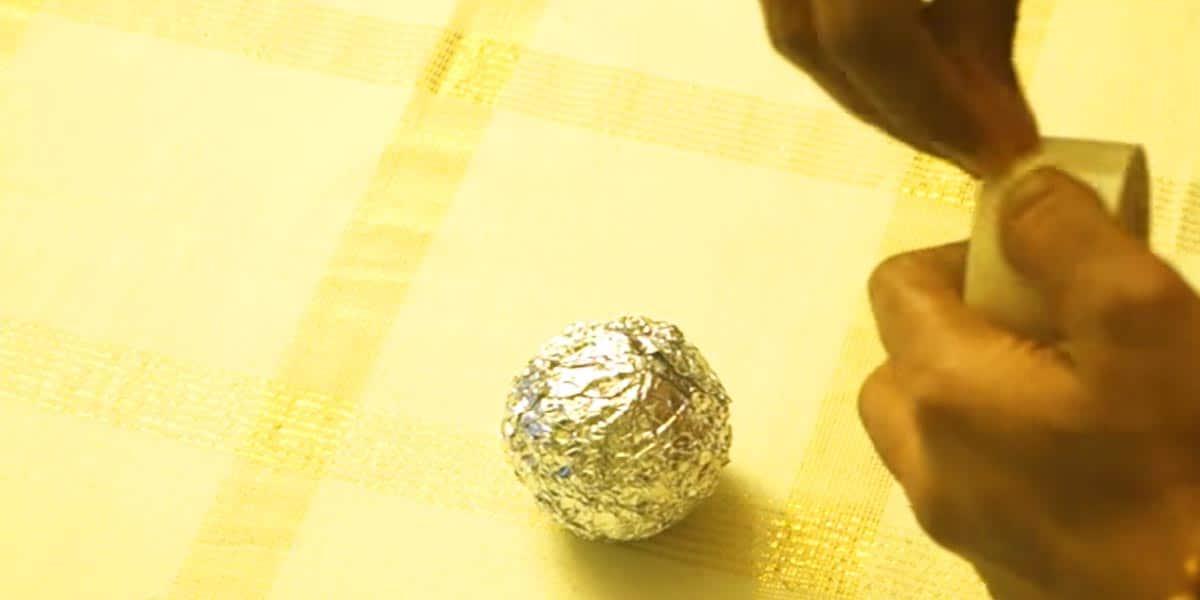 She Rolls Aluminum Foil Into Balls Then What She Adds Next Makes A Beautiful Addition To Your Decor!