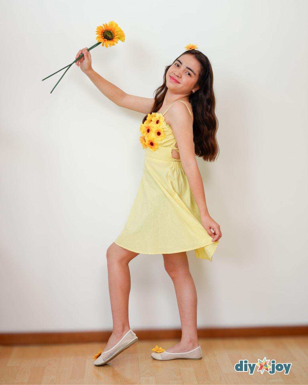 Couples Costume Sunflower And Gardener - an easy Halloween costume for adults that stays comfortable all night.