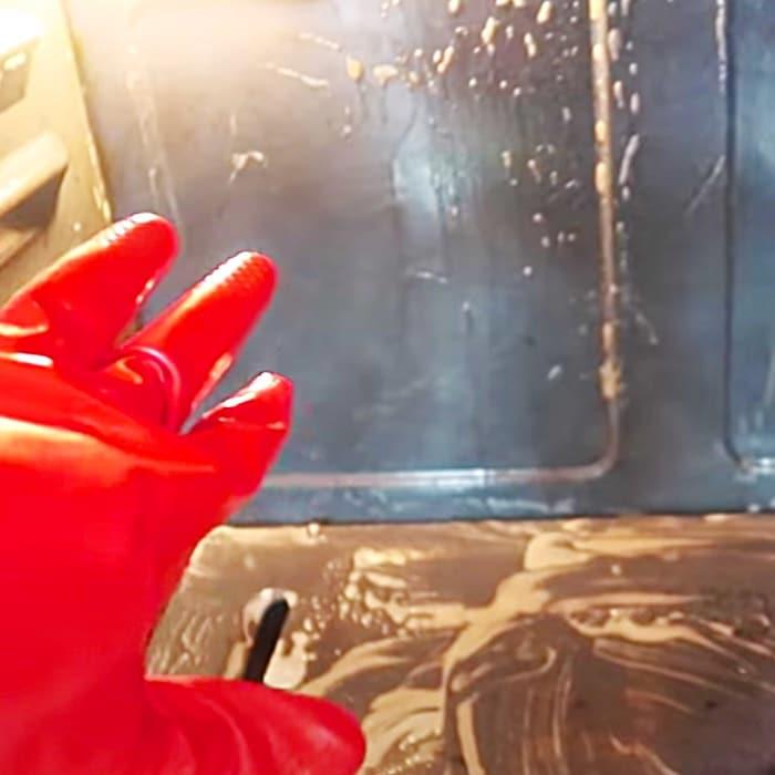 How To Clean An Oven In Five Minutes - Easy Way To Clean An Oven - How To Clean An Oven