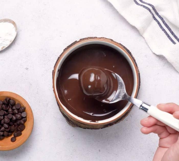 How to Make Peanut Butter Balls With Graham Crackers
