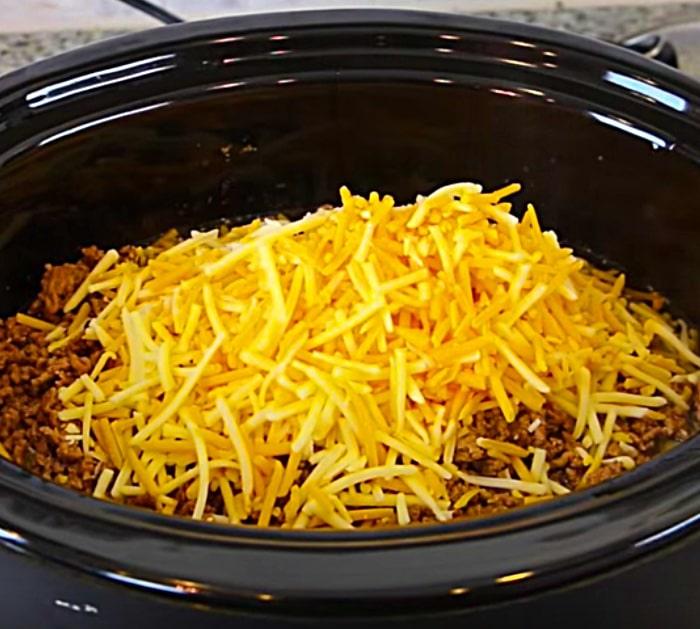 Having a party? Why not make a cheap easy cheeseburger soup to feed a large family