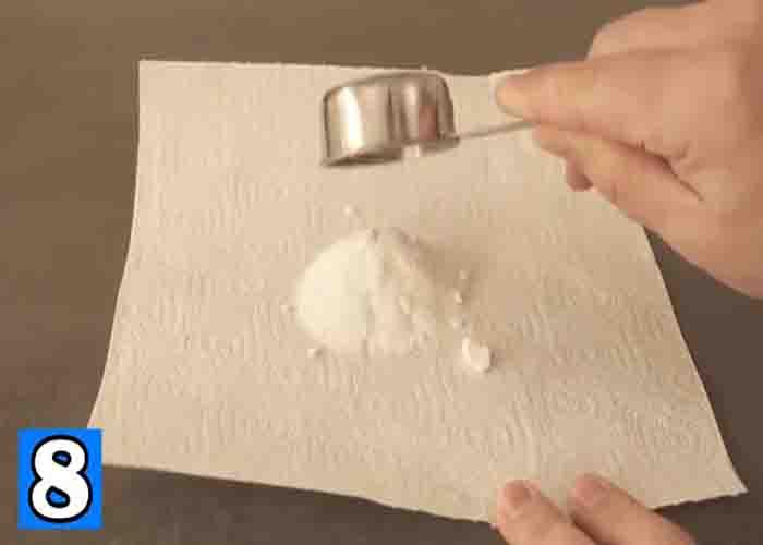 Using baking soda to eliminate bad smell on your shoes
