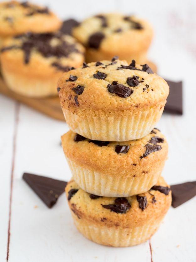 Keto Dessert Recipes - Keto Chocolate Chip Muffins - Easy Ketogenic Diet Dessert Recipes and Recipe Ideas - Shakes, Cakes In A Mug, Low Carb Brownies, Gluten Free Cookies #keto #ke