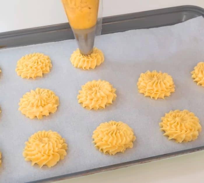 How to Make Butter Crunch Cookies At Home
