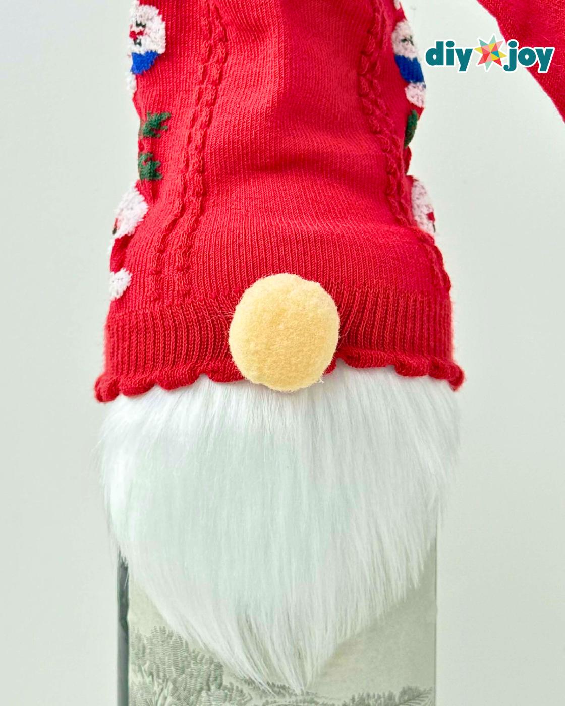 Easy Santa Wine Bottle Gift — easy way to gift a wine bottle for christmas