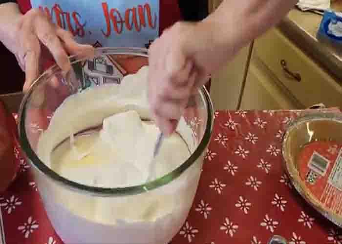 Making the whipped cream filling of the caramel nut pie