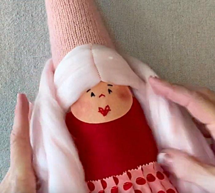 Learn to make a cute DIY Valentine Cheerful Gnome Couple