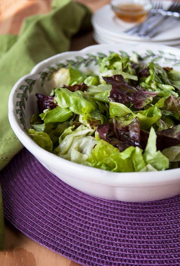 Italian green salad with butter lettuce and romaine tossed in a light white balsamic garlic dressing