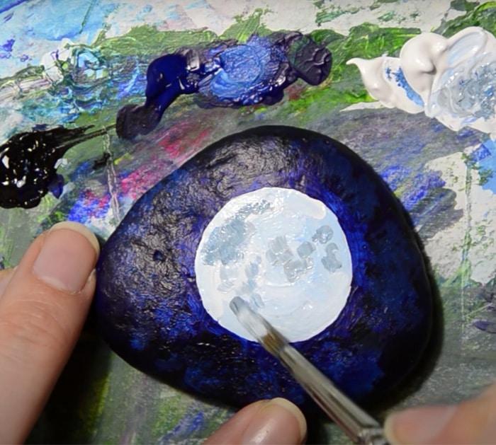 painting a cat and moon on a rock tutorial
