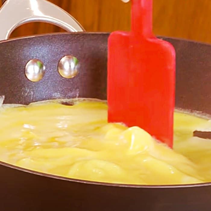Easy Way To Scramble An Egg - Egg Breakfast - Easy Breakfast Ideas