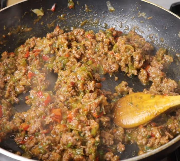Crunchy One Skillet Tomato Beef Pie Recipe