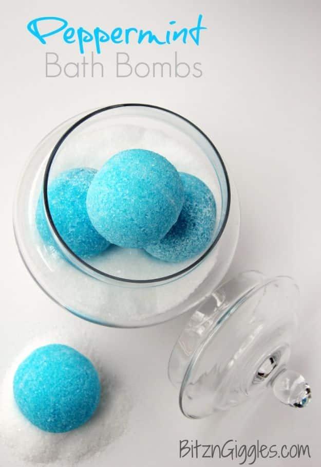 Peppermint Bath Bombs, mixed in minutes with ingredients from the kitchen shelf and a glow that rivals a proper spa visit