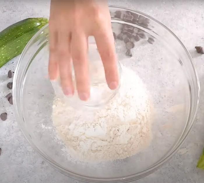chocolate zucchini bread ingredients