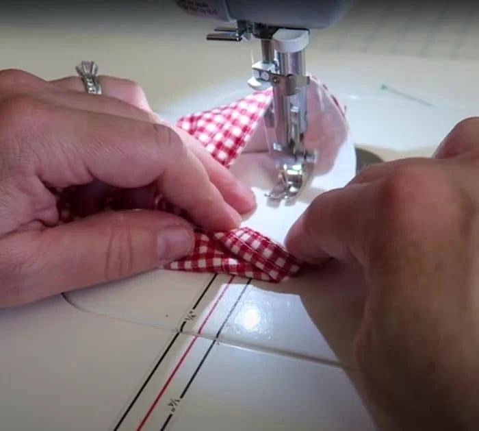 How to sew a DIY gift bag for beginners
