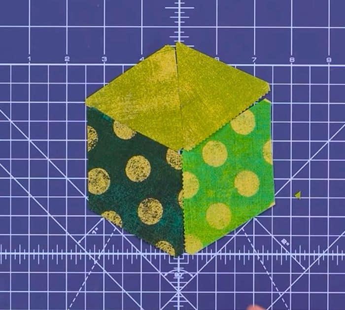 How to Make a Mini Rhombus Table Runner