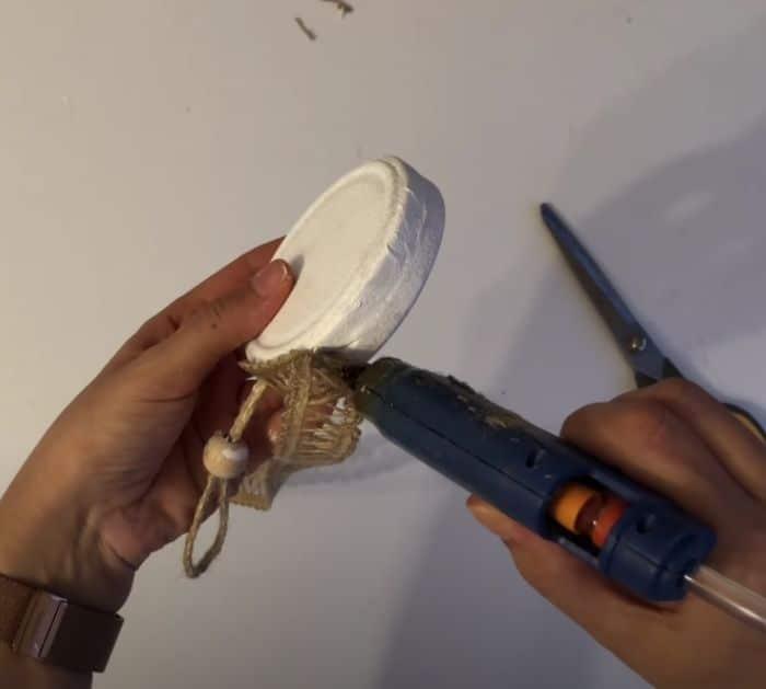 Easy DIY Decor Using Recycled Jar Lid Tutorial