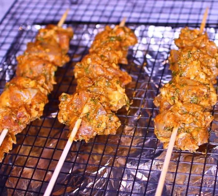 How to Make Baked Chicken Thighs Skewers
