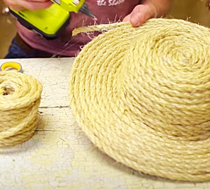 Make a Decorative Hat That Could Be Used as A Tree Topper