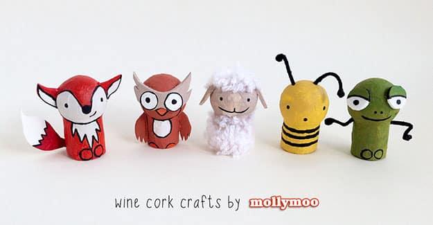 Easy DIY Wine Cork Craft Projects for Kids - DIY Wine Cork Pocket Pals - DIY Projects & Crafts by Sueeye #crafts