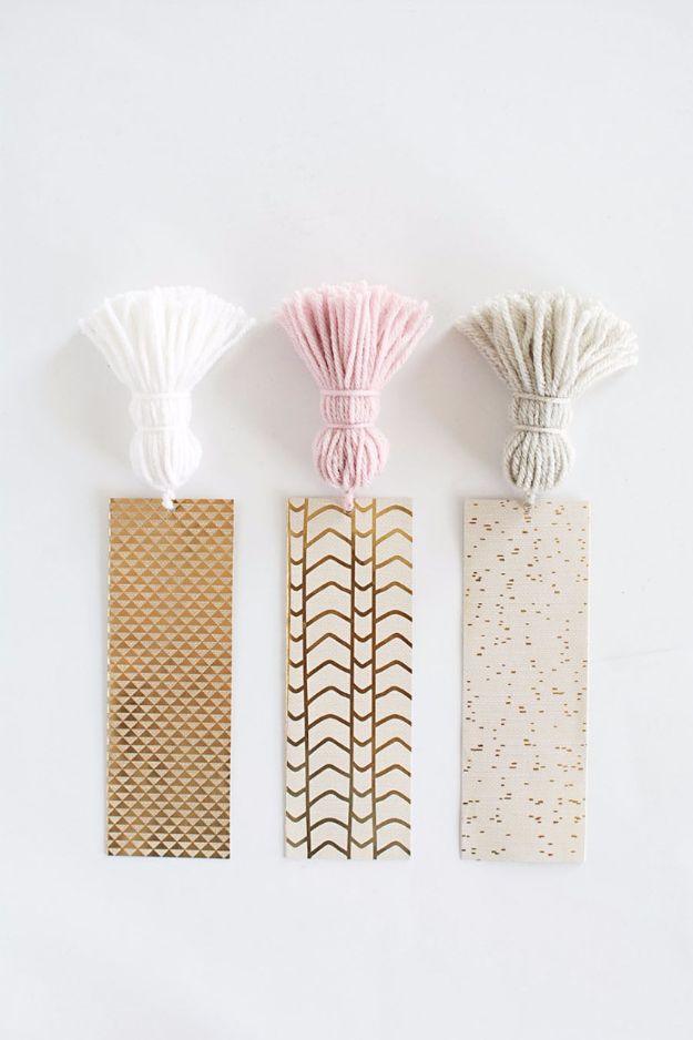 DIY Chunky Tassel Bookmarks, compact enough to knock out at the kitchen table and a showpiece guests linger over