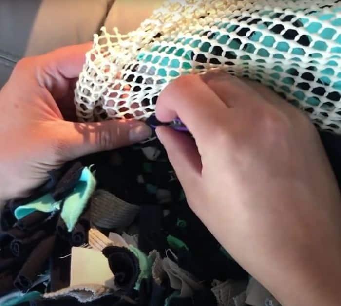 How To Make A DIY Rug From Old Shirt