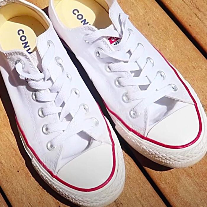 How To Clean White Tennis Shoes - Easy Way To Clean Sneakers - How To Keep Tennis Shoes White