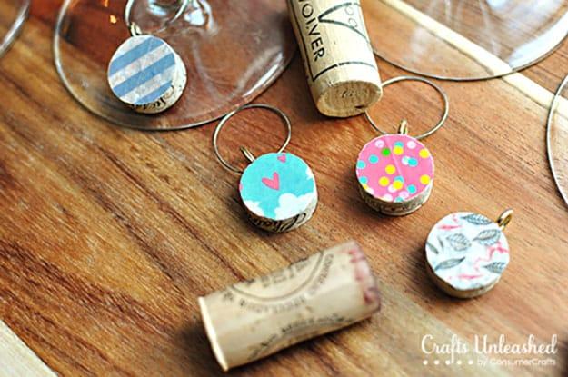 Easy DIY Wine Cork Ornaments for Wine Glasses - DIY Wine Glass Charms - DIY Projects & Crafts by Sueeye #crafts