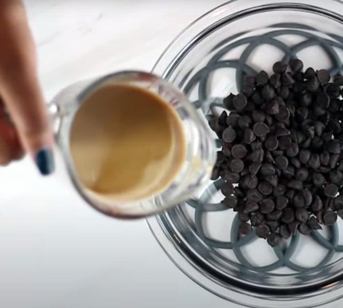 Steps In Making Hot Chocolate Bombs