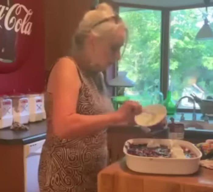 How to Make Blueberry Delight Pie
