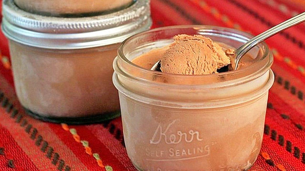 Anyone Can Make This 3 Step Mason Jar Ice Cream