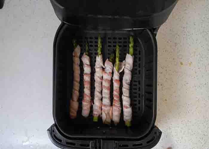 Air frying the asparagus