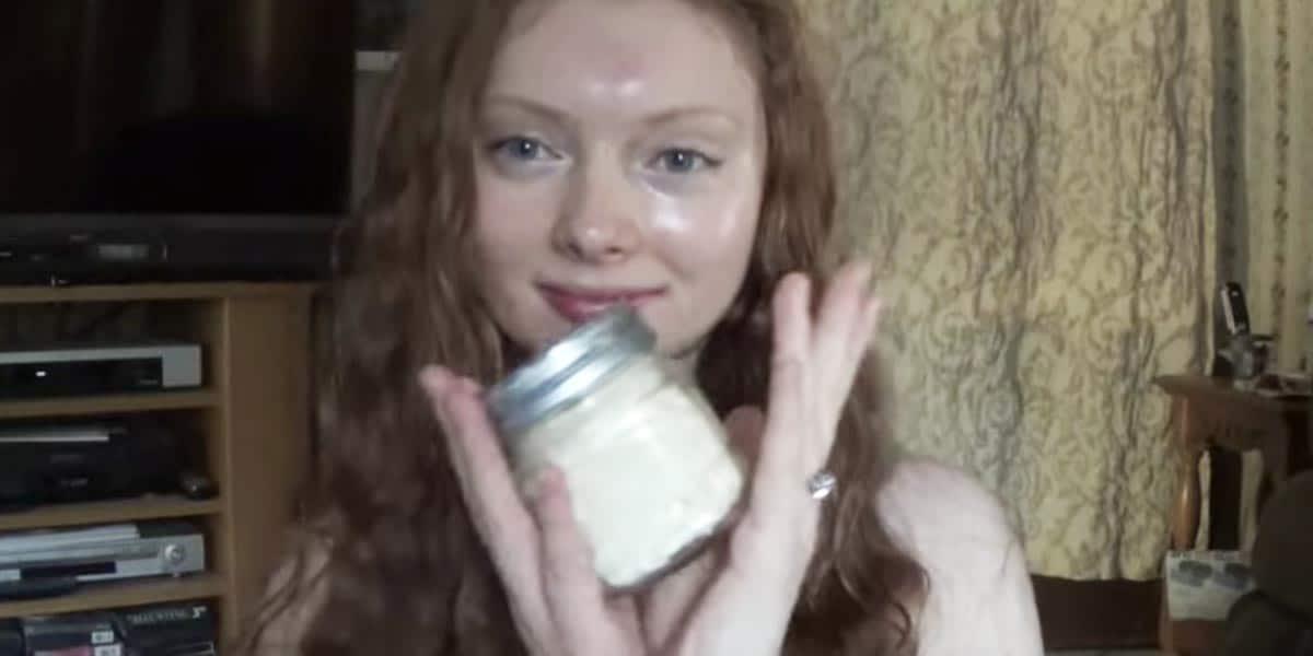 She Makes This Amazing DIY Face Cream For Perfect Skin Results!