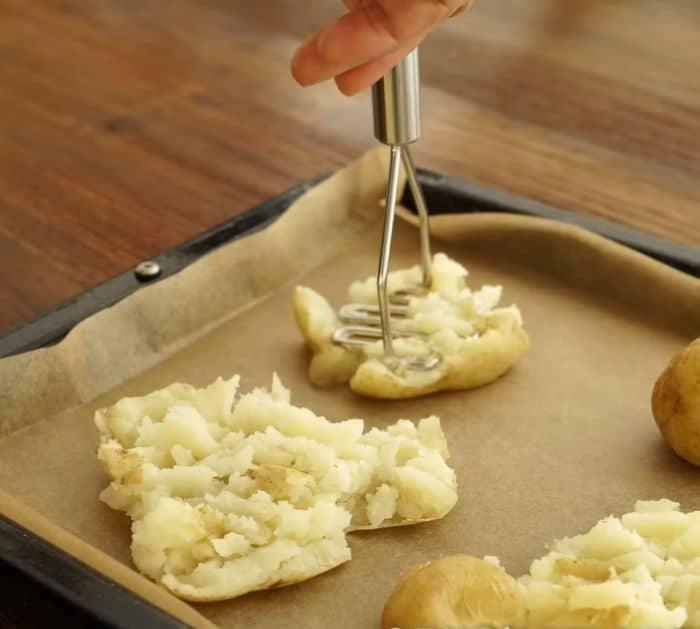Best Crispy Garlic Smashed Potatoes Ingredients (1)