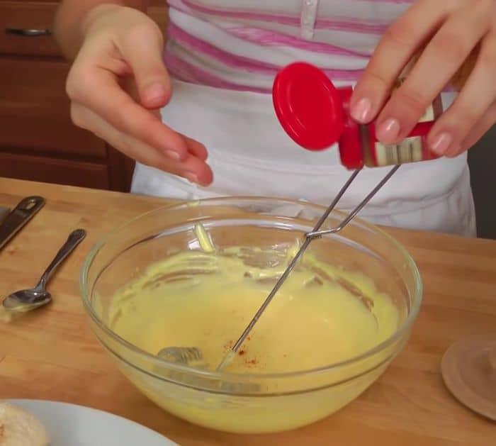 Easy to Make Eggs Benedict with Homemade Sauce