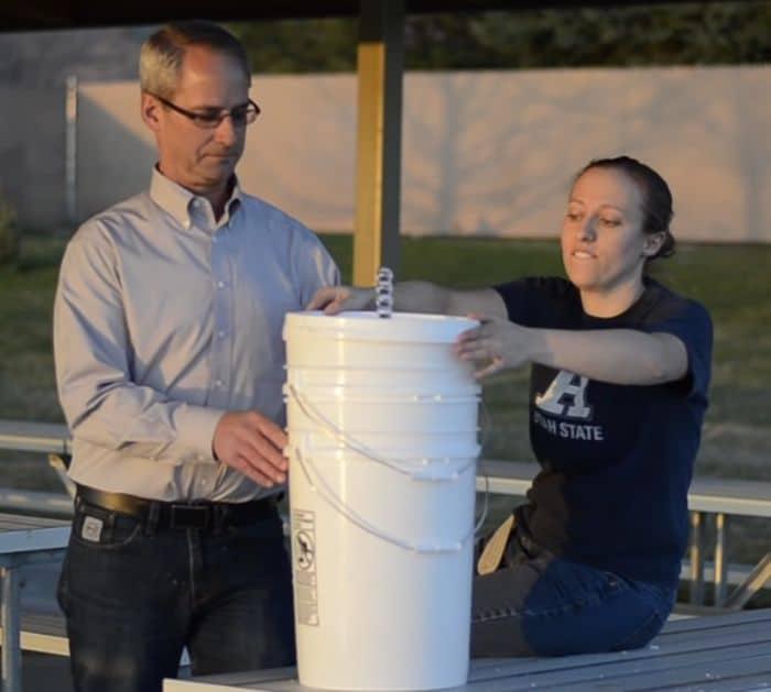 Easy To Make DIY Washing Machine Using Buckets