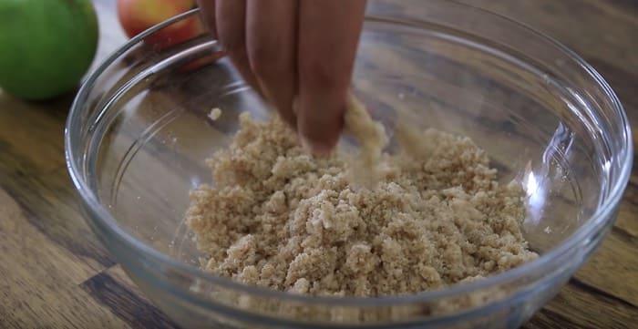 Easy Apple Crumble Muffins Recipe