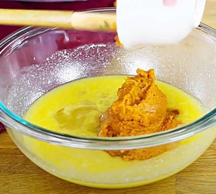 Canned Pumpkin Muffins - Easy Muffin Recipe - Holiday Baking Ideas