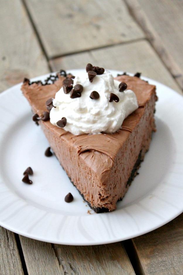 No bake Nutella pie with a fluffy chocolate hazelnut filling in a cookie crust topped with whipped cream