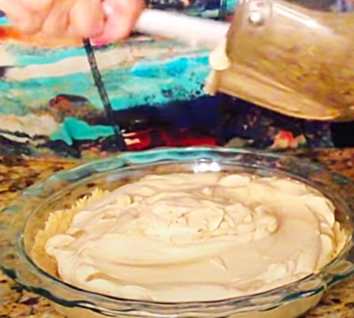 Use Golden Oreos To make A Crust For Root Beer Float Pie