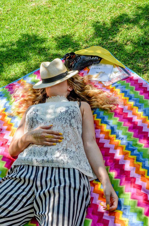 DIY Pocketed Picnic Blanket, easy enough for a beginner to follow and a sweet little detail guests always notice