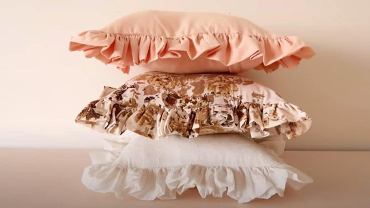 How to Make a DIY Ruffled Cushion Cover