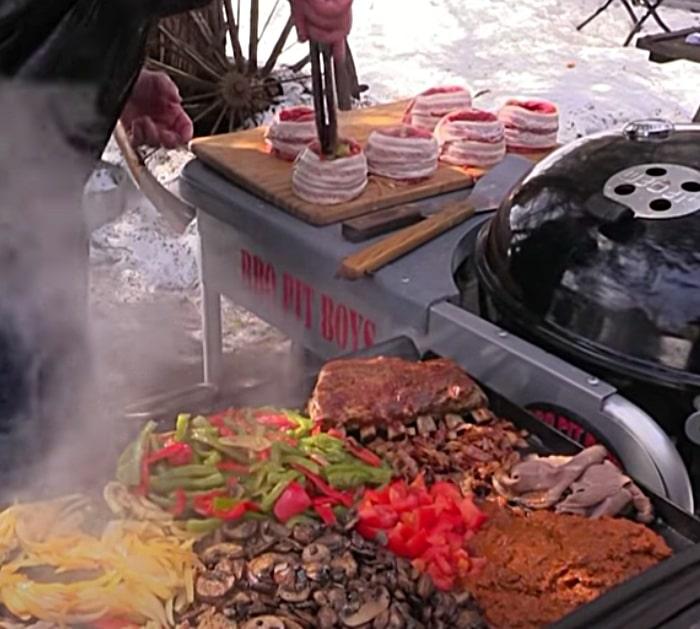 Fill a bacon burger cup with onions, bell pepper and tomatoes