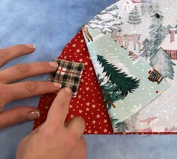 Christmas Tree Napkin Done in 10 Minutes tutorial
