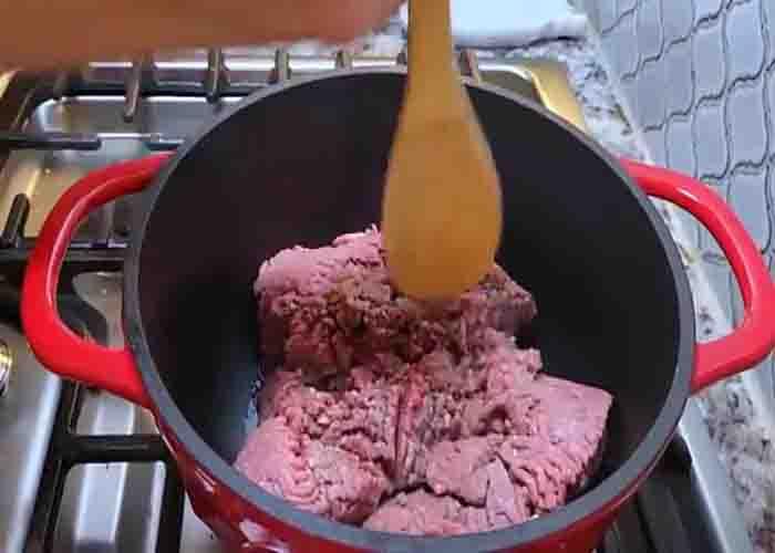 Cooking the ground beef for the shells and beef recipe