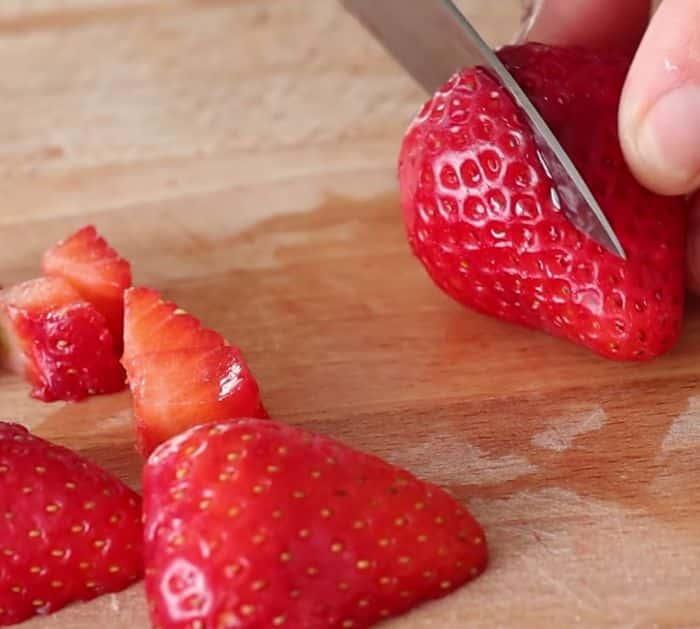 Easy To Make Strawberry Cake