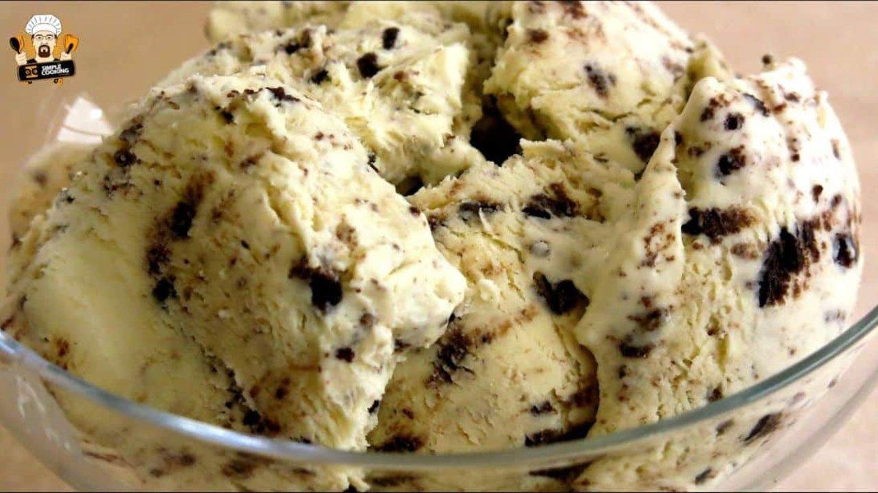 3-Ingredient Homemade Oreo Ice Cream