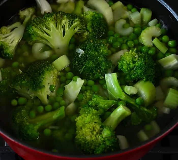 Easy and Delicious Broccoli Soup Recipe Instructions