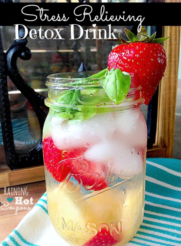 Stress Relieving Detox Drink, a pretty drink idea for a warm afternoon and a quick infusion that livens up plain water